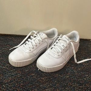 8.5 White Puma Sneaker